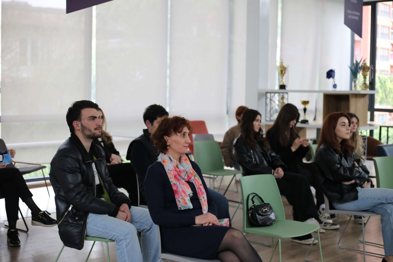ვალიადოლიდის უნივერსიტეტის პროფესორის ვიზიტი საბაუნიში