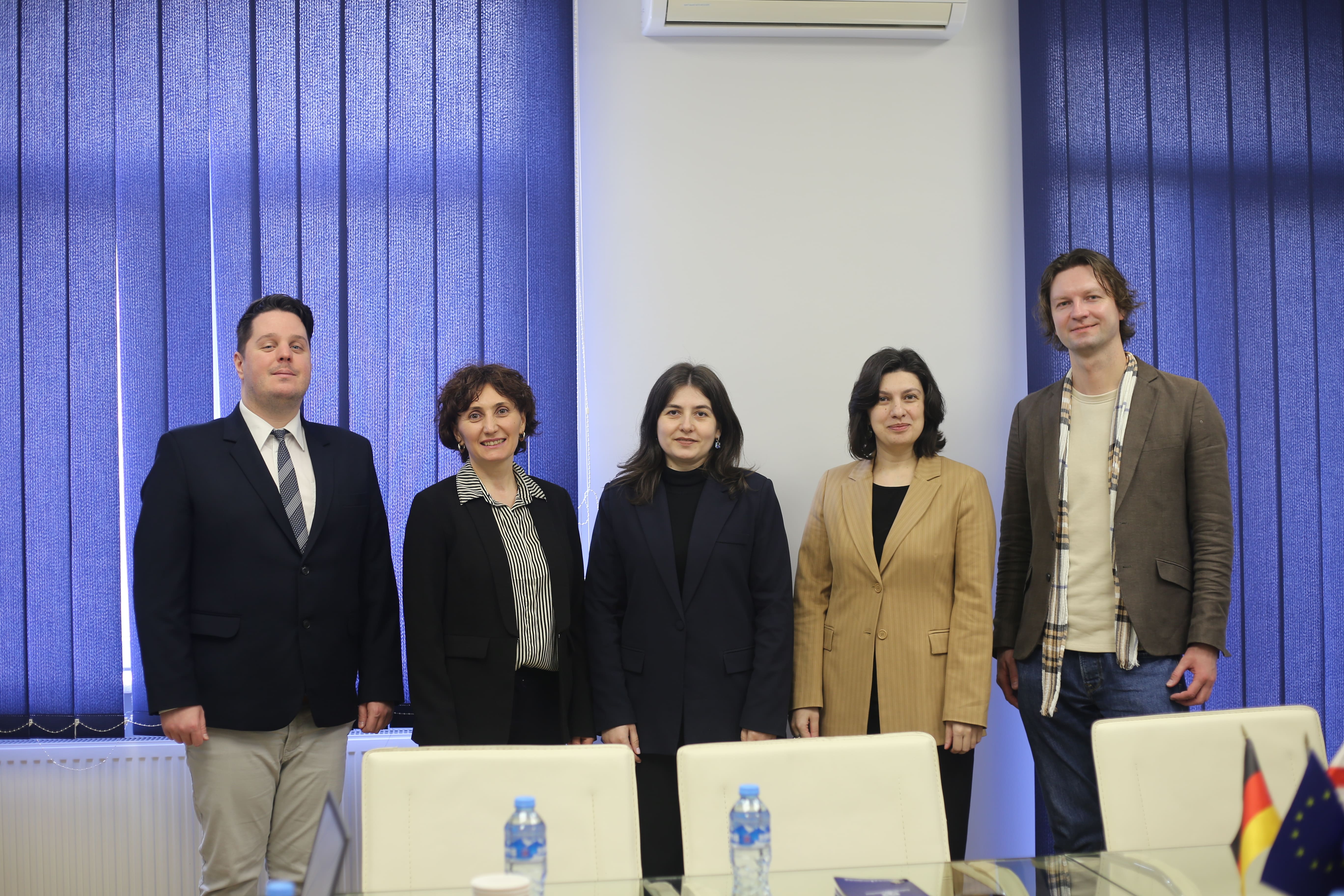 ლიონის კათოლიკური უნივერსიტეტის წარმომადგენელი საბაუნიში